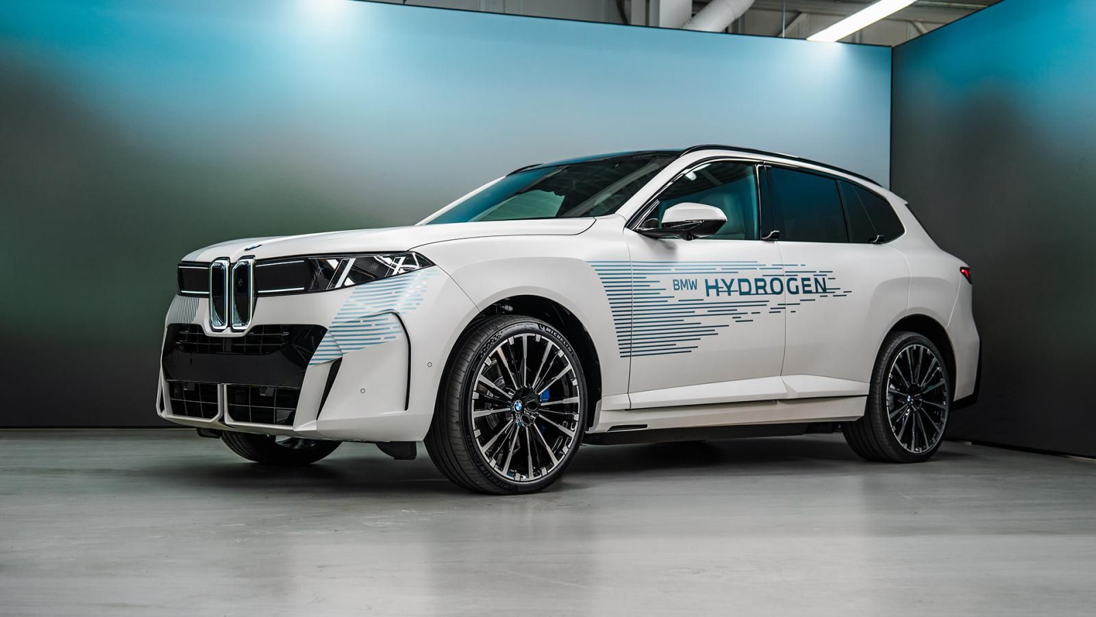 Πρώτες εικόνες της υδρογονοκίνητης BMW iX5 Hydrogen 